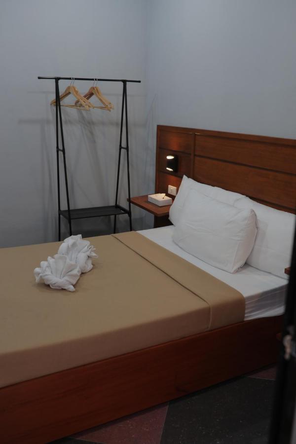 Cerca Hotel Balabag  Exterior photo